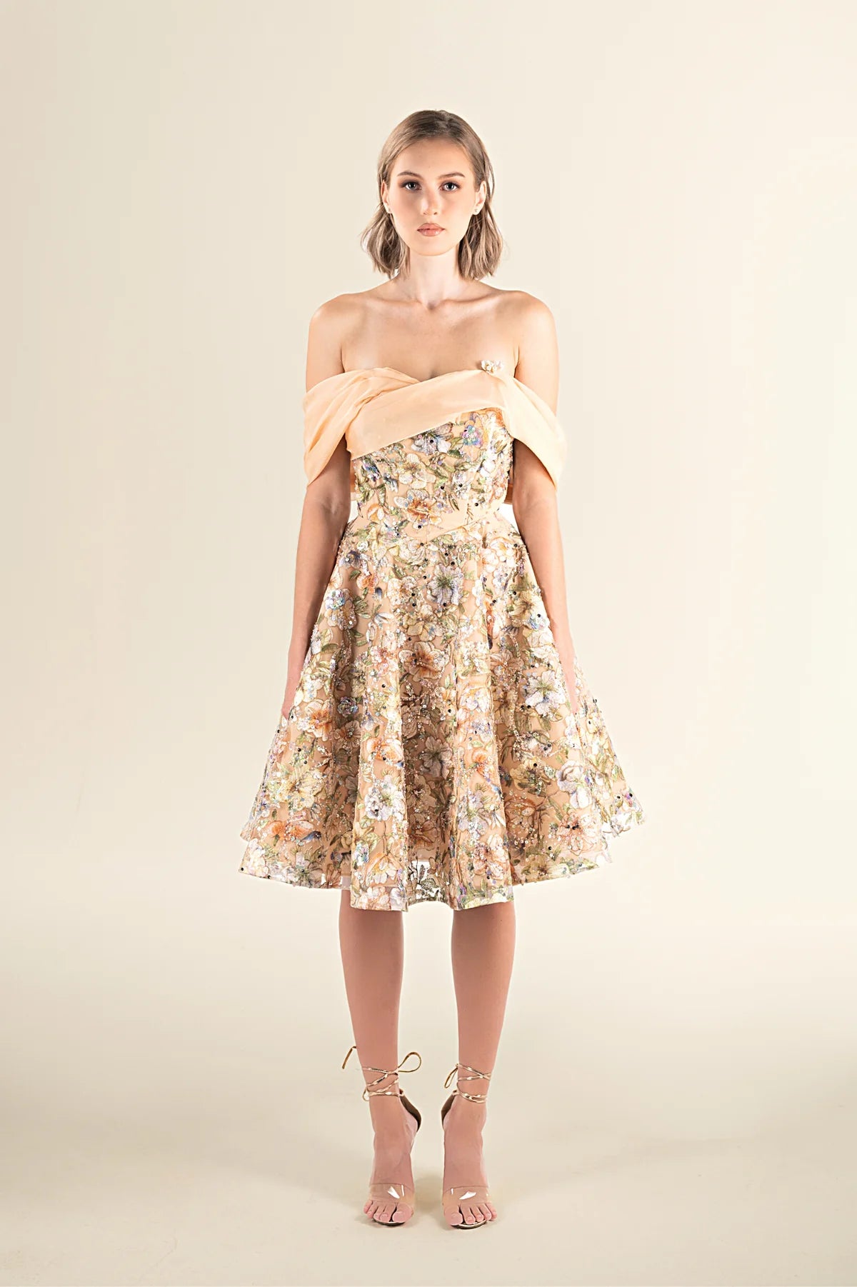 Robe Floral Dorée à épaules découvertes
