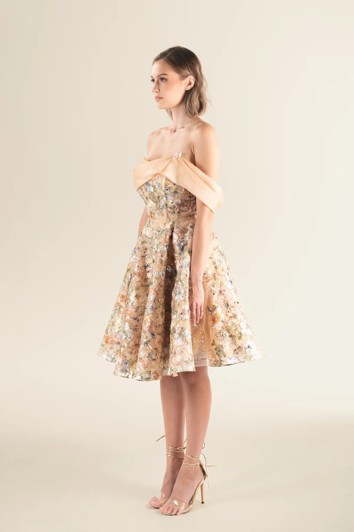Robe Floral Dorée à épaules découvertes