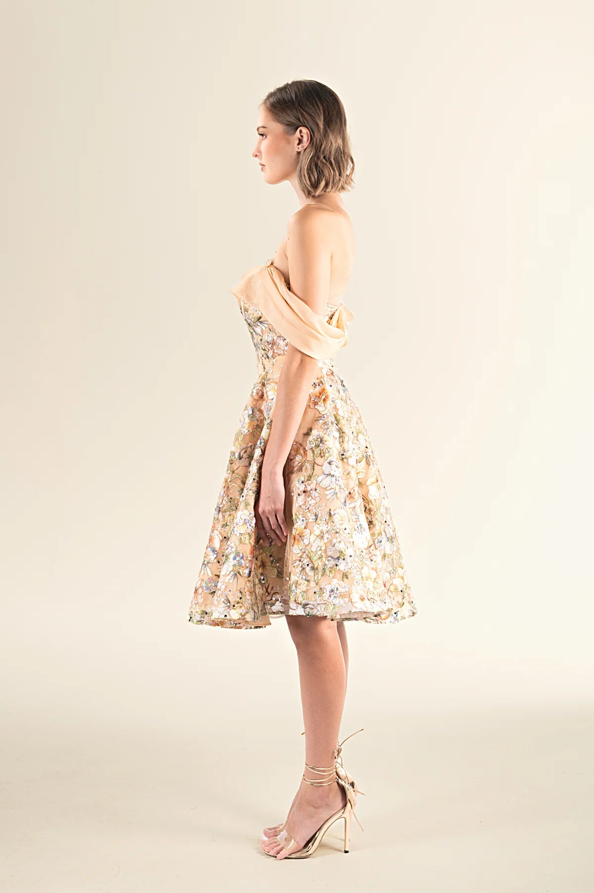 Robe Floral Dorée à épaules découvertes