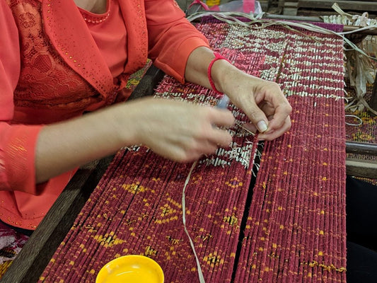 Savoir-faire textile khmer : du tissage ancestral à la mode contemporaine