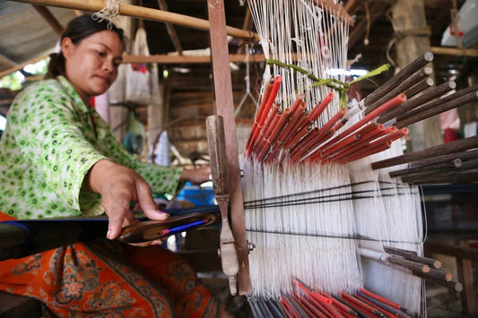 Tout savoir sur la soie cambodgienne : histoire, production et durabilité