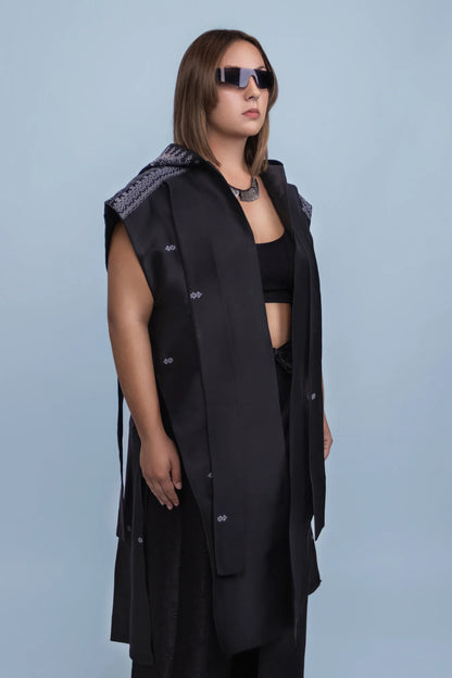 Cape Shadow sans manches noire en soie cambodgienne