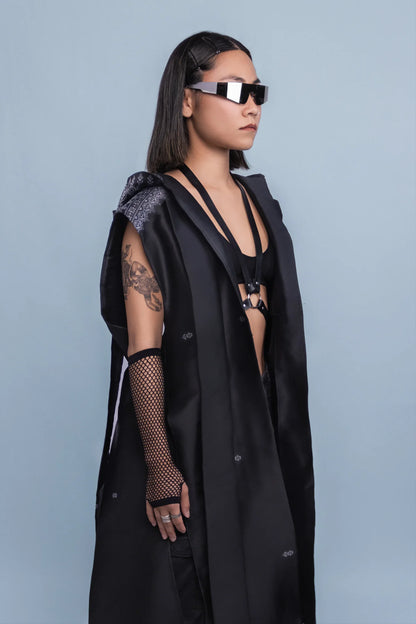 Cape Shadow sans manches noire en soie cambodgienne