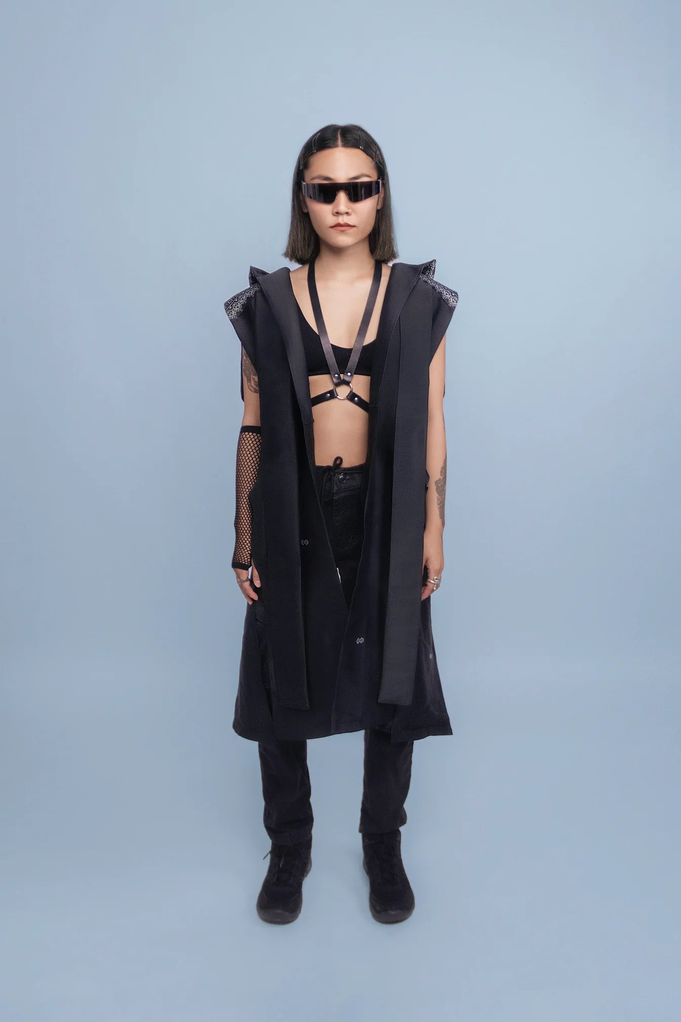 Cape Shadow sans manches noire en soie cambodgienne