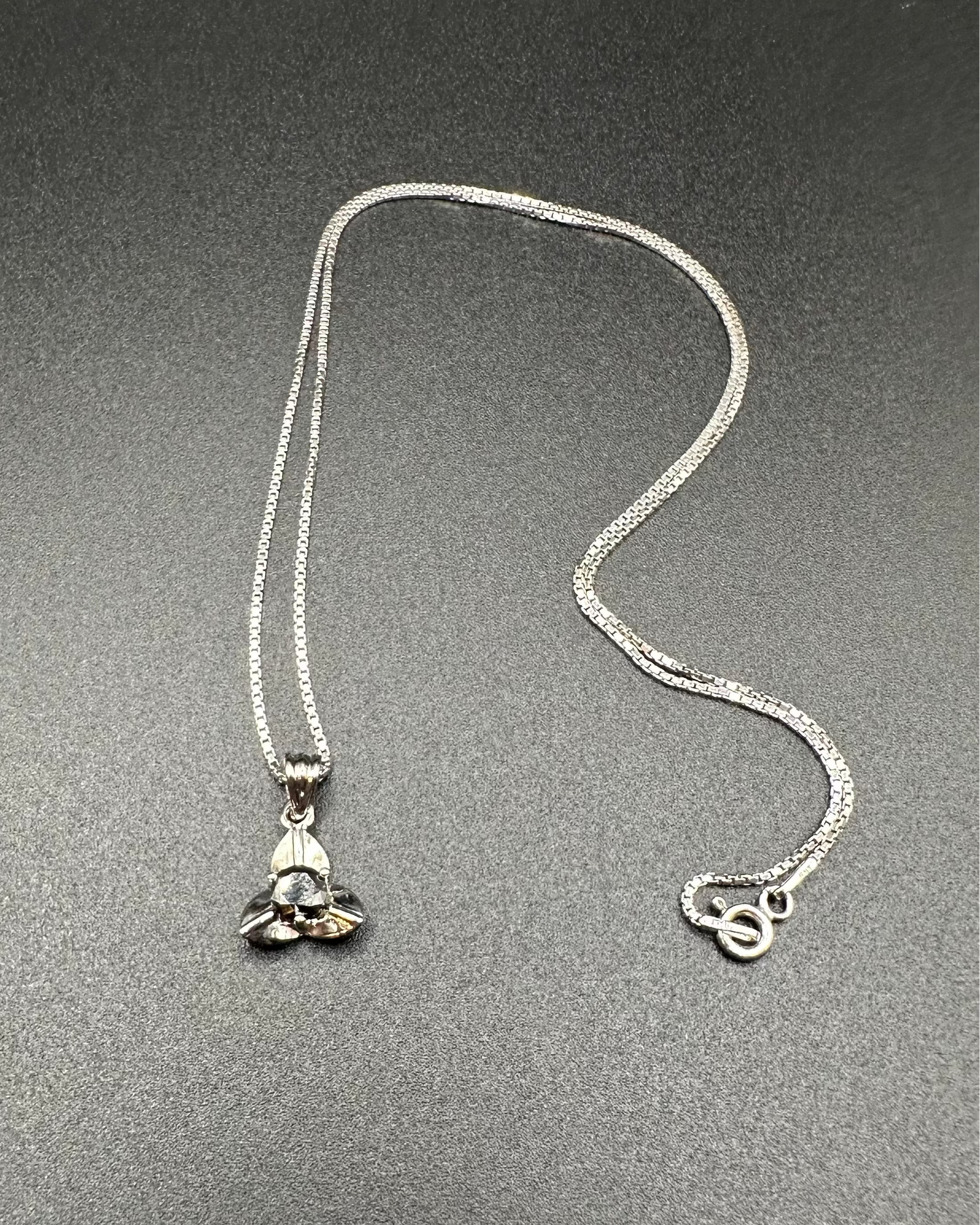 Pendentif et Collier I.Rumdoul Black Stone