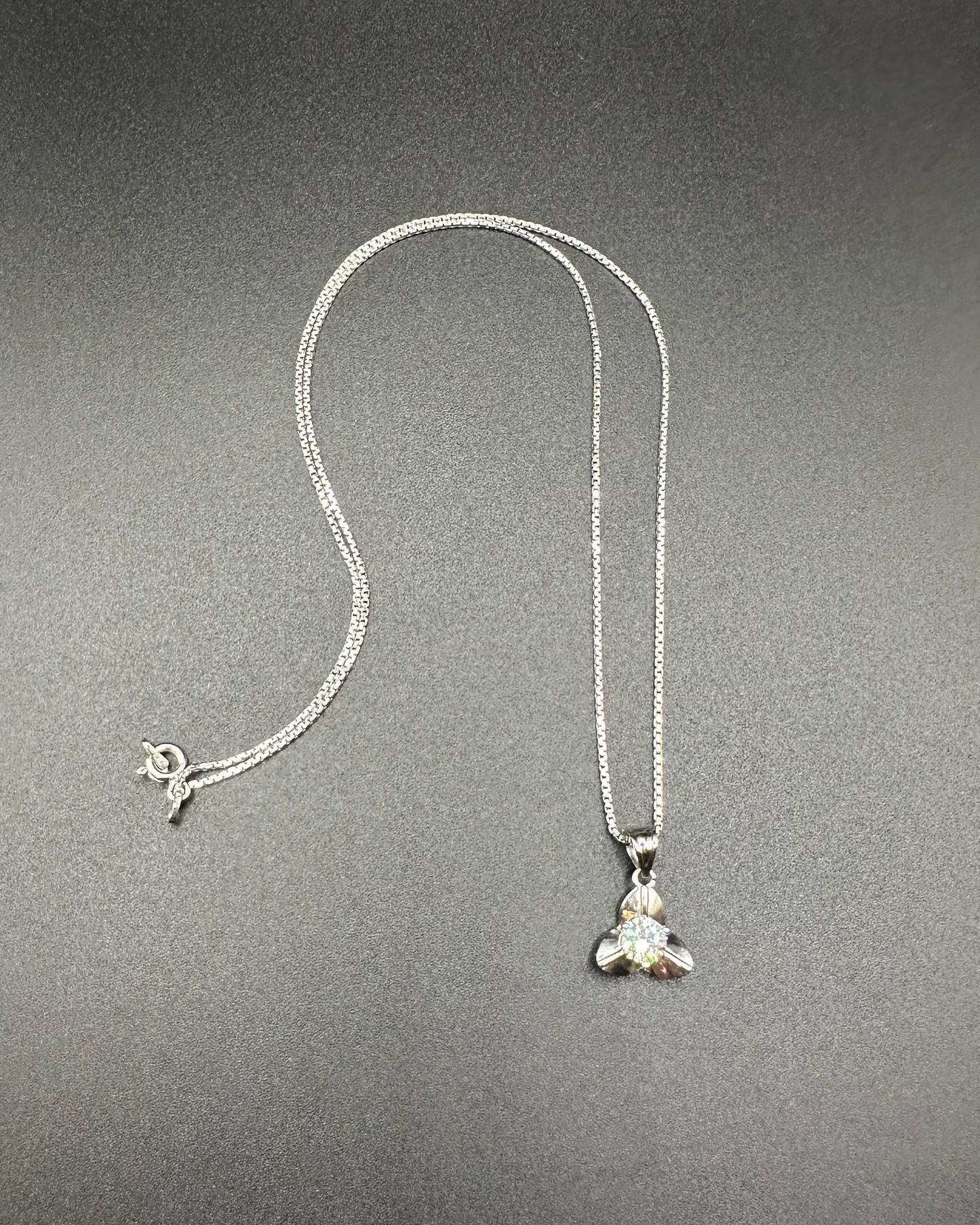 Pendentif et Collier I.Rumdoul White Stone