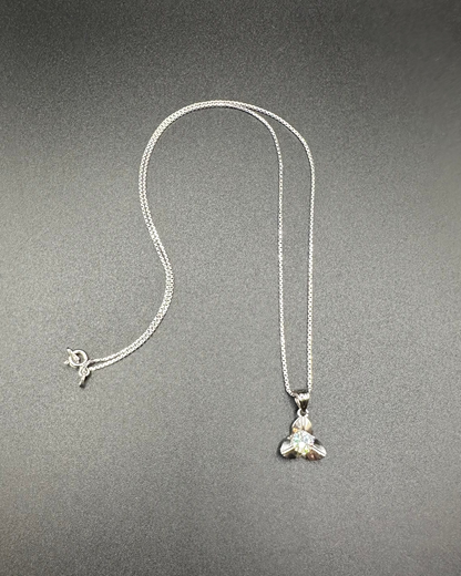 Pendentif et Collier I.Rumdoul White Stone